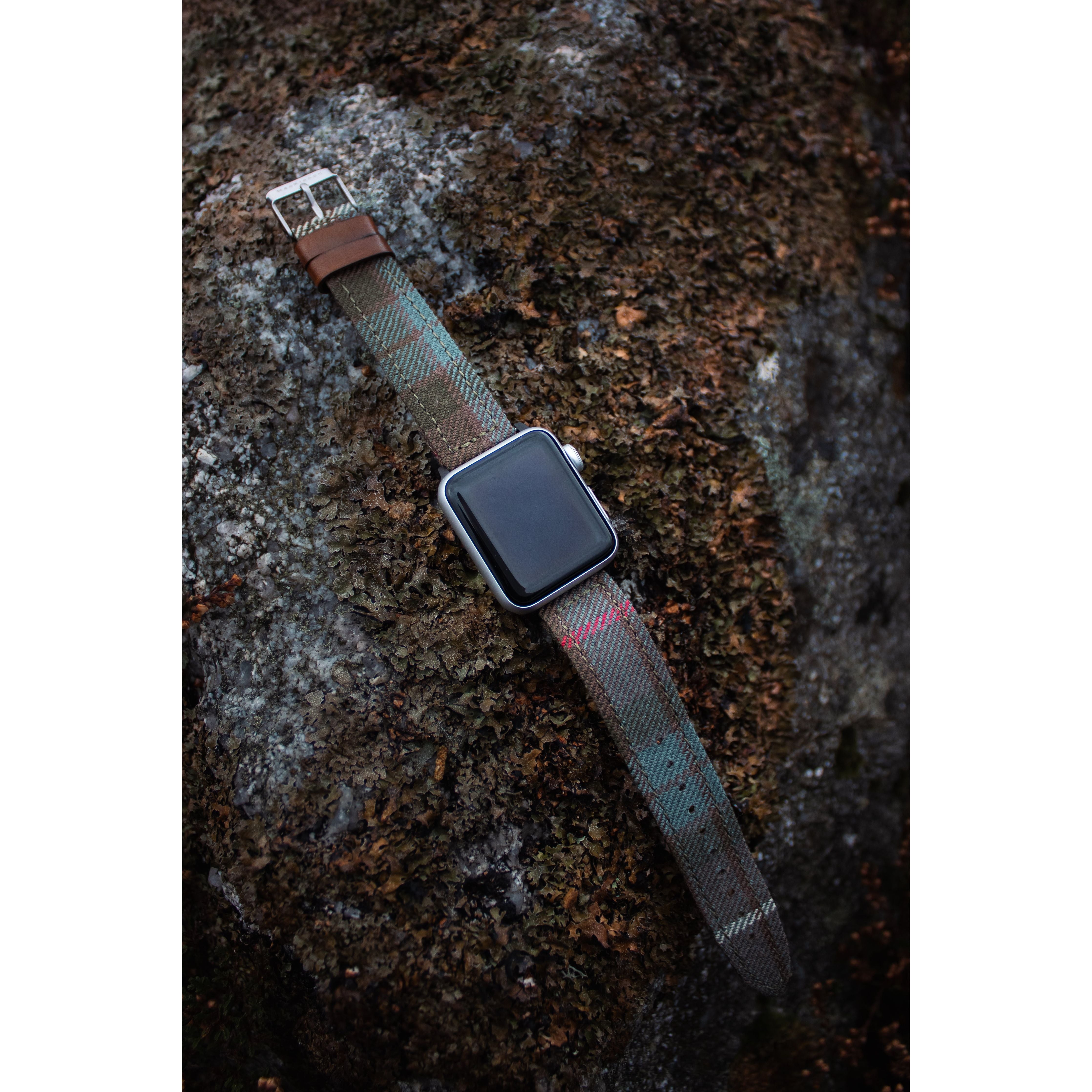 apple watch with scottish tartan band